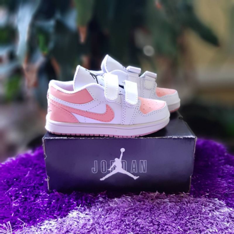 Sepatu Sneakers Anak Perempuan Terbaru Bahan Kulit Sintesis