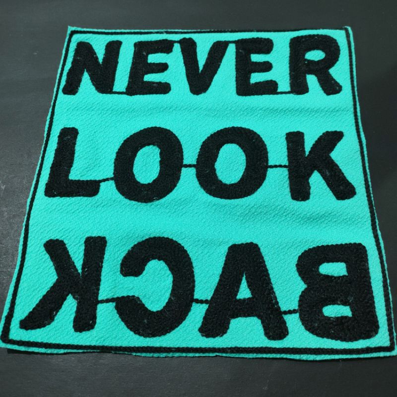 Aksesoris bordir.&quot;NEVER LOOK BACK&quot;