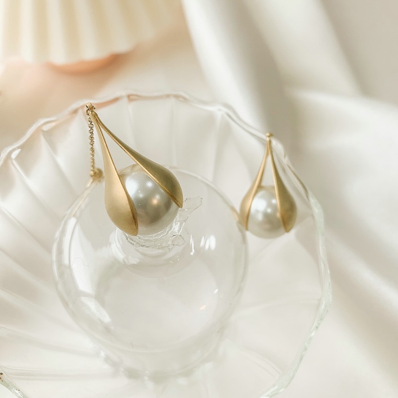Temperamen Mutiara Jumbai Liontin Ear Studs/ INS Anting Bentuk Tetesan Air Geometris/ Anting Stud Canggih Logam Sederhana