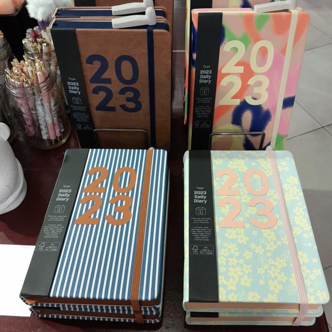 

DAILY PLANNER JURNAL JOURNAL TYPO 2023 VIRAL MILENIAL LEATHER KULIT