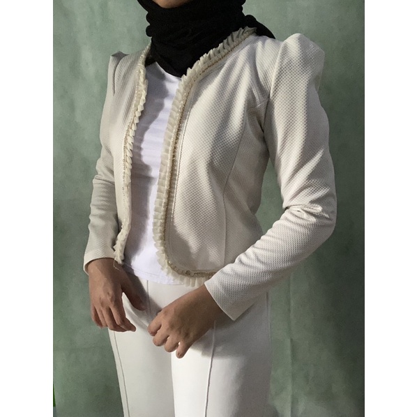Preloved/Thrift Crop Blazer/Cardigan Pearl Broken White/kardigan putih tulang Korean Style