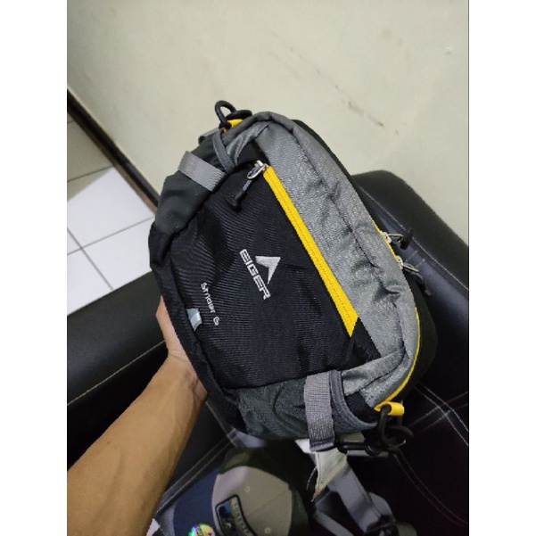 Tas Slempang Strider 6L
