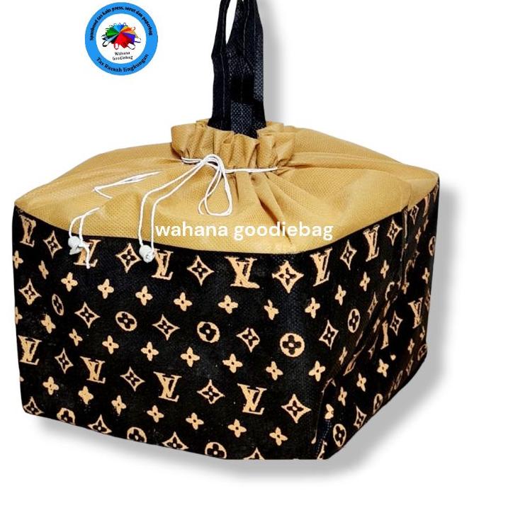 

TERBARU Tas hajatan/Tas Serut/Serut Motif 22x22 (12pcs)''