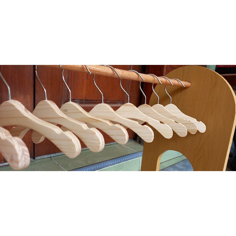 hanger ukuran besar (bisa untuk baju bayi, baju kucing, baju anjing, baju boneka besar)