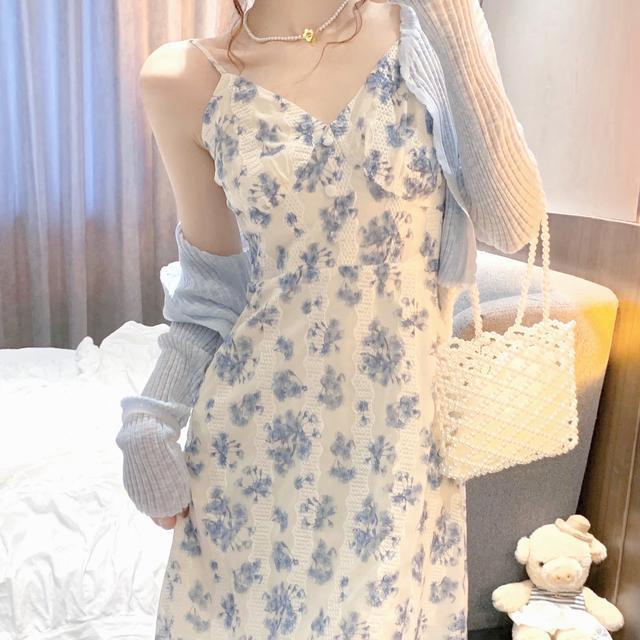 Suhao setelan dua potong tabir surya kardigan rajutan + gaun suspender V-neck bunga biru lembut musim panas wanita ramping gaun