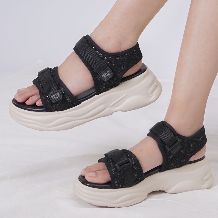 SARASARA YUK - Dunkenstock AGITHA Sepatu Sandal Wanita Size 36 - 40 Sendal Beleza Wedges Model dua Tali Strap Belakang Hak Tinggi 5cm Sandal Gunung Velcro 37 38 39 Warna Hitam Putih Belleza Kekinian Premium Terbaru Shoes Ori Original Mall Official Store