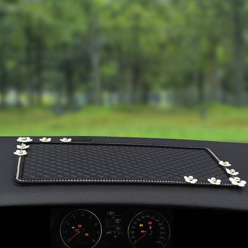 Lagi Ramai Dicari Alas / Tatakan Anti Selip slip Mat Dashboard Mobil CHNEL CROWN Bingkai Bling Bling