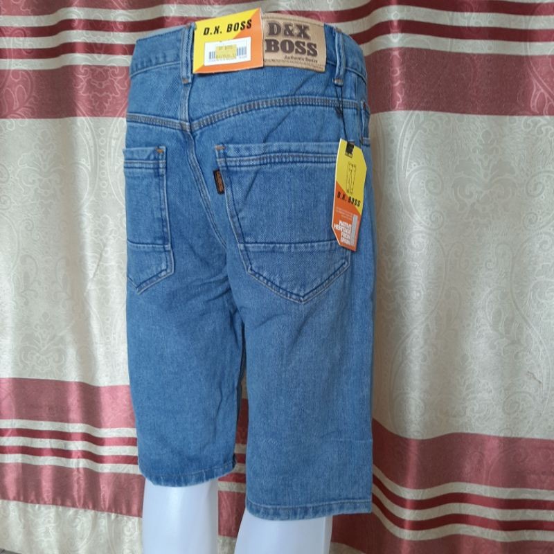 celana jeans pendek standart dibawah lutut bahan denim tidak kaku