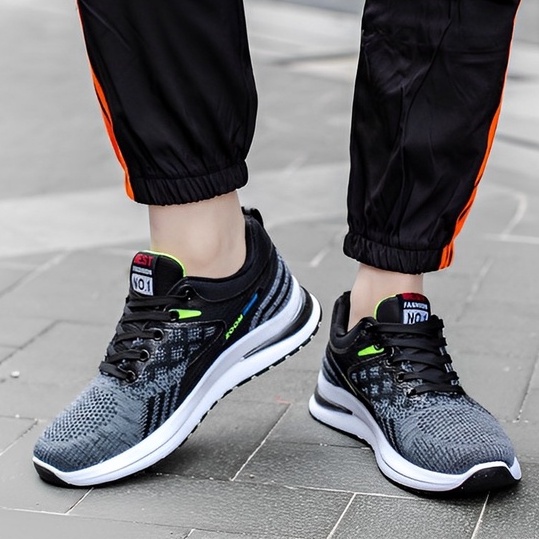 Highland Sepatu Sneakers Pria Hitam Sepatu Tali Running Shoes Sekolah Kerja Casual MR142