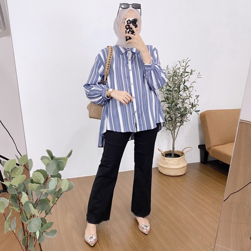 BEFAST - ZEC OOTD Kemeja LULA / Nadine Oversize / Kemeja Lengan Panjang / Pakaian Casual Wanita / Fashion Wanita Kerja / Kemeja Wanita Motif Garis-Garis / Outift Daily Wanita Kampus