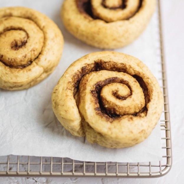 

⇆ NUDE Vegan Cinnamon Roll Diet Friendly - Whole Wheat No Butter, No Egg, Dairy Free, Hi Fiber ぅ