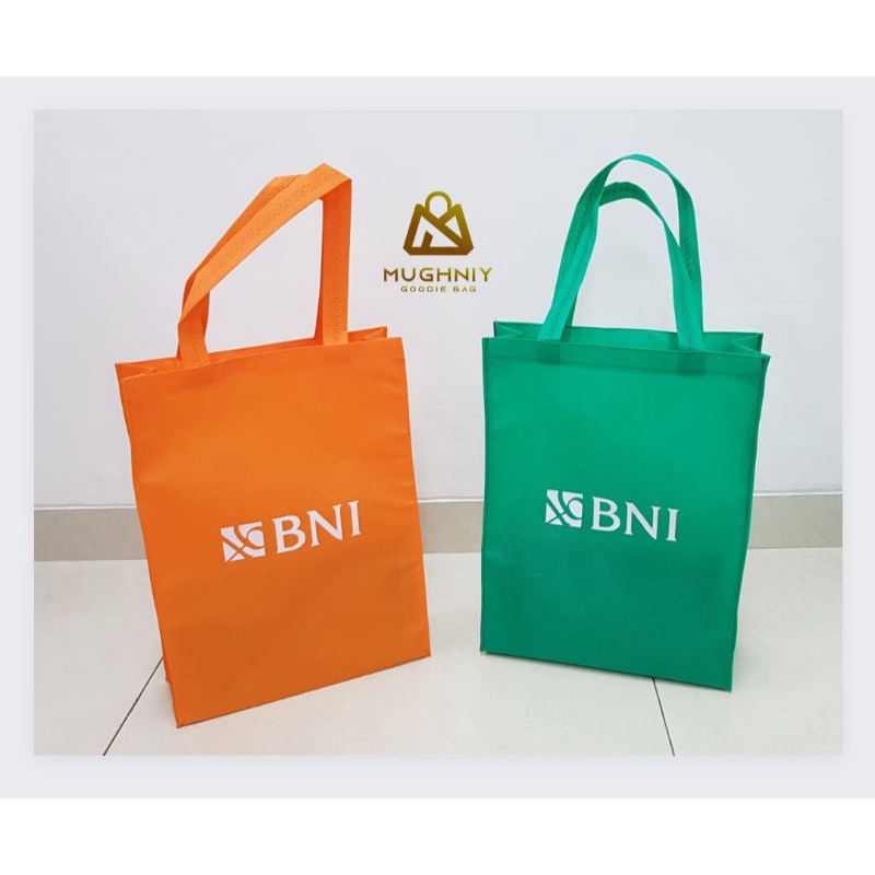 

Tas Spunbond Full Jahit Custom ukuran 30x40x10 include cetak sablon free desain