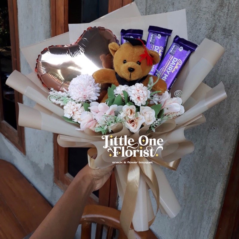 

Bouquet Coklat Bunga graduation wisuda / Bouqet Coklat Bunga graduation wisuda / Bucket Coklat Bunga graduation wisuda / Buket Coklat Bunga graduation wisuda / Buqet Coklat Bunga graduation wisuda