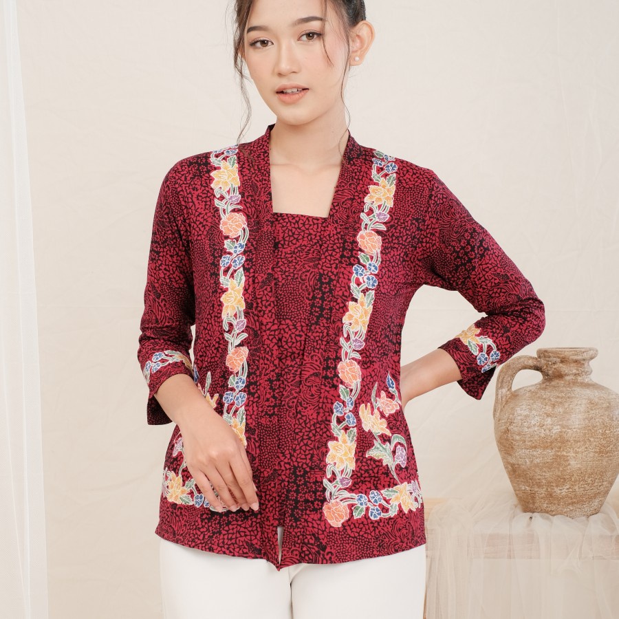 Kebaya Encim Batik Tanahan Lengan 7/8 Meradelima Merah Hitam