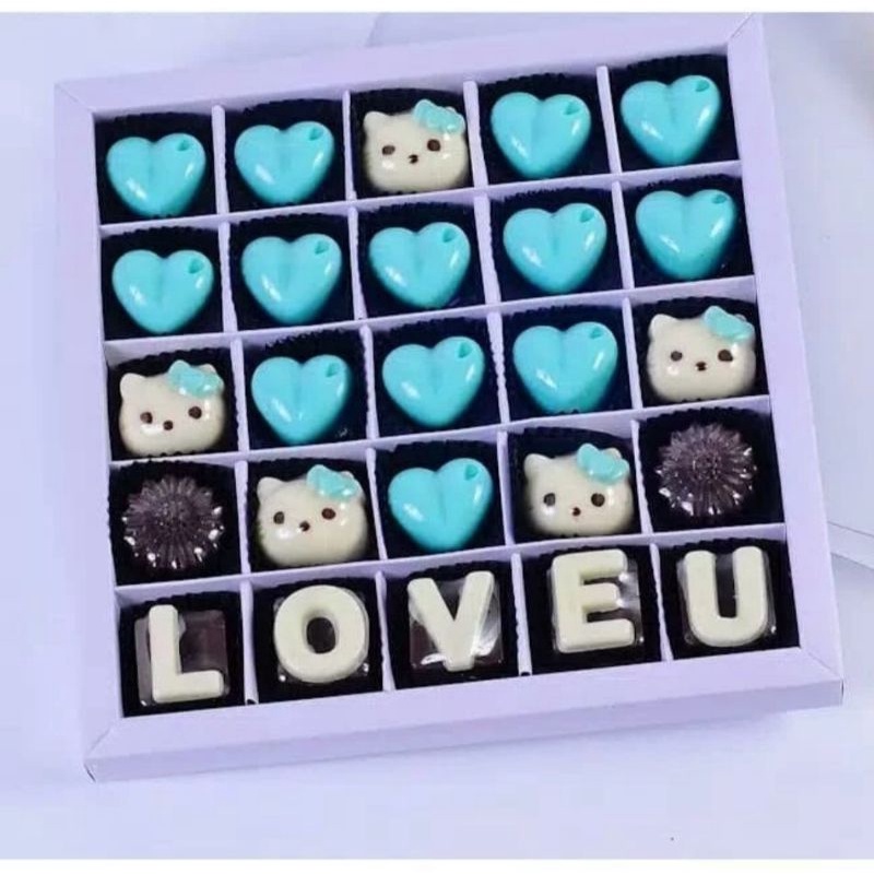 

cokelat praline karakter hellokitty dan huruf sekat ( say with chocolate) /isi 25 pcs