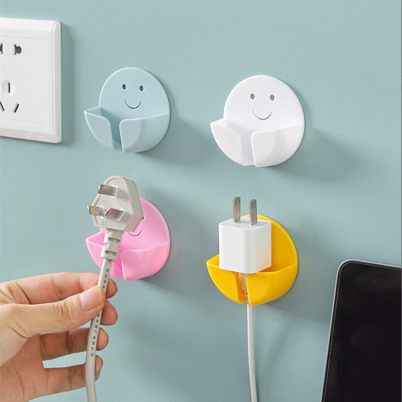 Multifungsi Kuat Tanpa Jejak Bebas Pukulan Plug Socket Holder Smiley Sticky Hook Charger Rak Penyimpanan Kait Perlengkapan Dapur Kamar Mandi