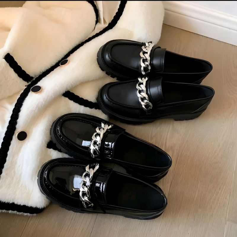 Sepatu Docmart Wanita Terbaru Rantai Logam Loafers Kekinian / Sepatu Oxford Wanita Kulit Slip On Kasual Korea / Sepatu Wanita Hitam Platform Kantor / Sepatu Cewek Viral / Bisa Cod