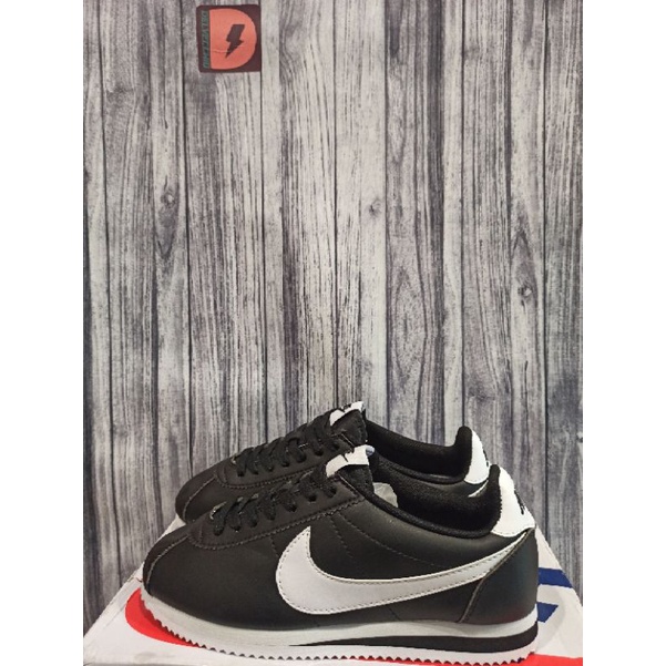 Nike Cortez Clasics Leathers Black White brand new in box