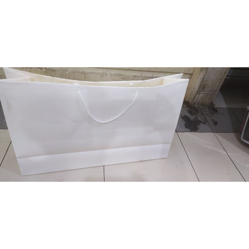 

Paper bag jumbo polos isi 12pcs, terlaris dan termurah(60*17*38)