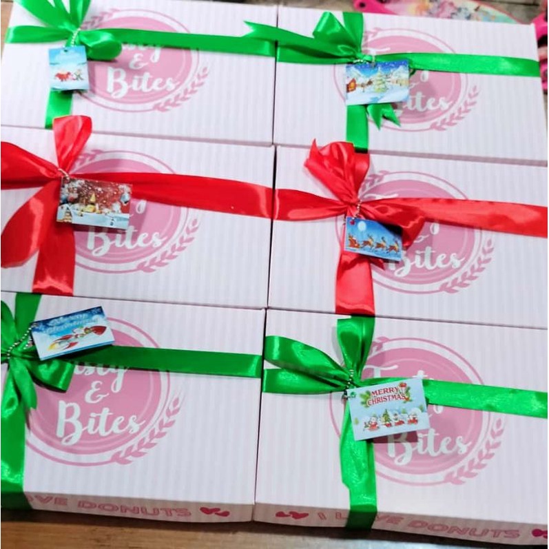 

HAMPERS DONAT IDUL FITRI ISI 6 (coklat 2.keju 2.oreo 2)