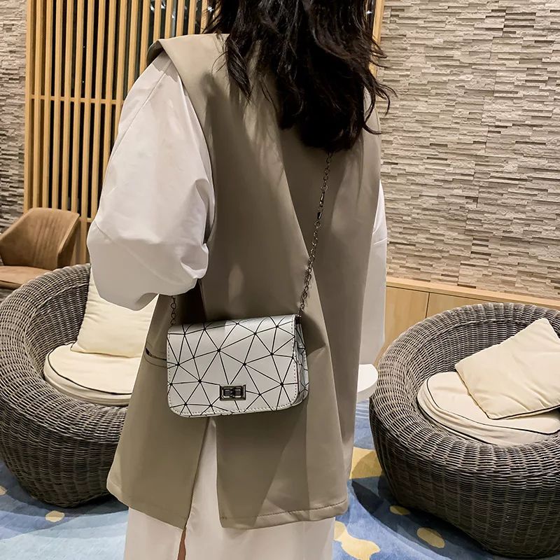 Tas selempang Bahu Wanita Tas Rantai Slingbag Cewek Kekinian Lucu Cantik Stylist Putih Hitam