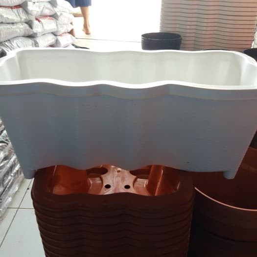 Pot plastik SGP 01- putih//Pot panjang SGP