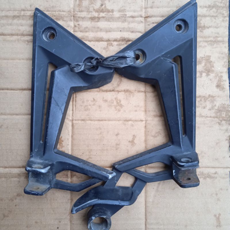 Footstep/Poststep belakang MX New / MX 135