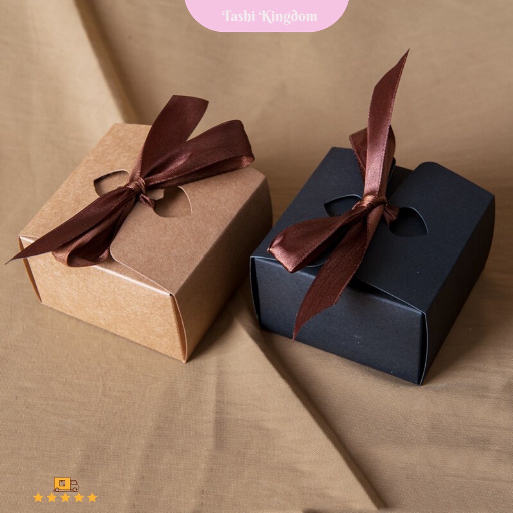 

Kotak Kado perhiasan , Kotak pita 8cm , Box Kado Cincin, Box gift Mini , Box cincin , Kotak bungkus kado