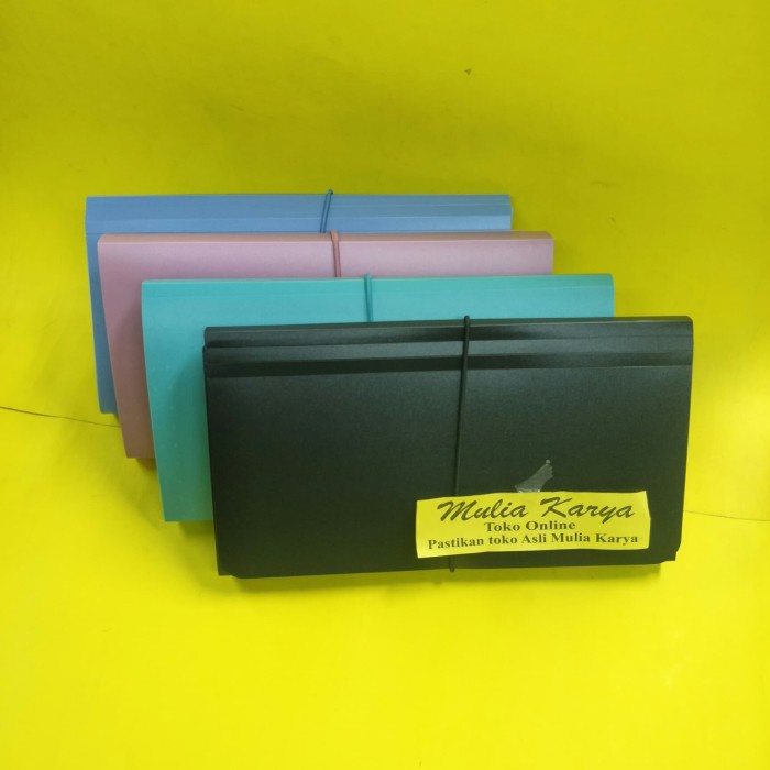 

TERPERCAYA Map 13 sekat Penyimpan dokumen dan Uang Iuran Code 2058