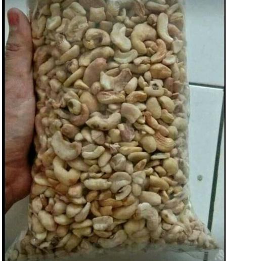 

Stok terbaru kacang mede patahan mentah 1/2 kg gas !!