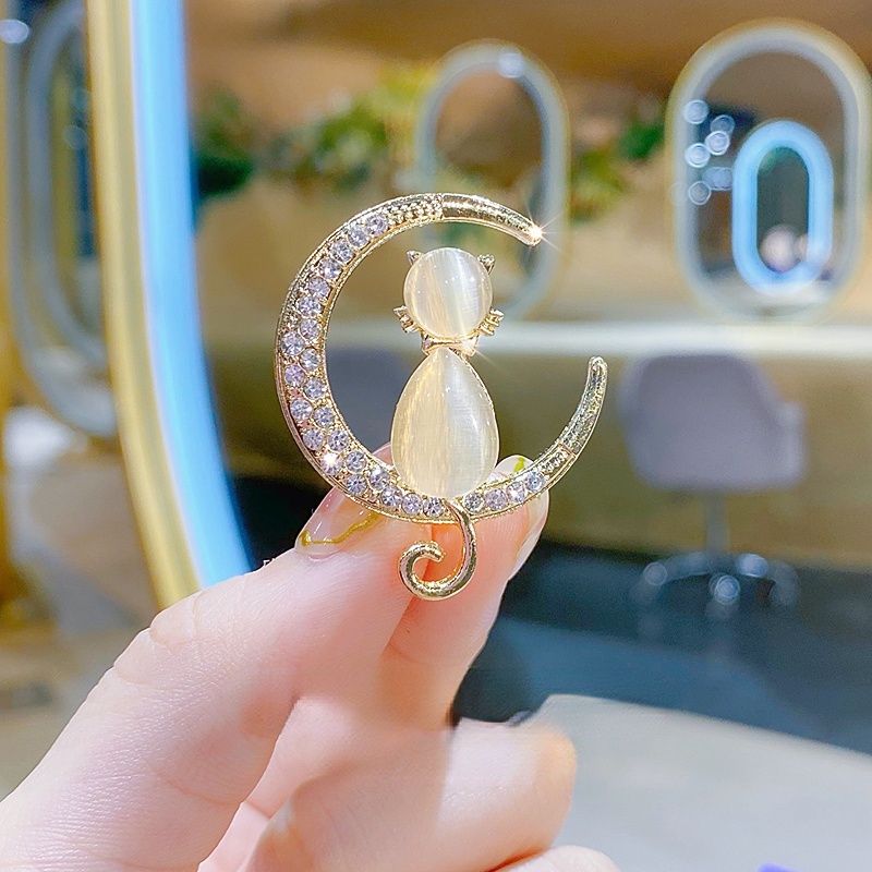 Opal Bros High-End Perempuan Anti-Silau Gesper Pin Bulan Kucing Pin Tetap Pakaian Korsase Aksesoris