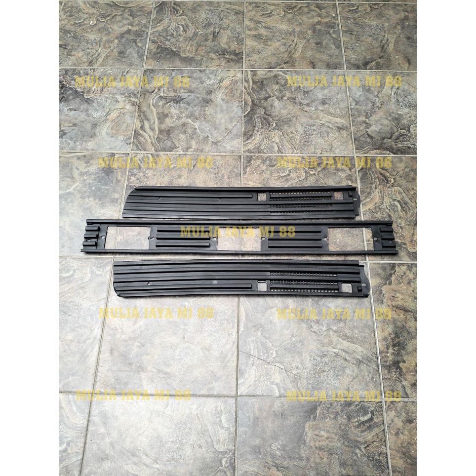 Jual Grille Top Lamp Truk Mitsubishi Fuso Built Up 6D22 8DC Grill Top Lamp Grille Lampu Atas