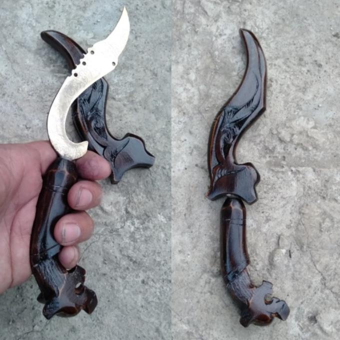 Sovenir Sunda Kujang Kuningan Kaligrafi Ukir Kayu