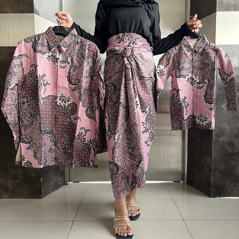 Couple Kemeja Batik dan Rok