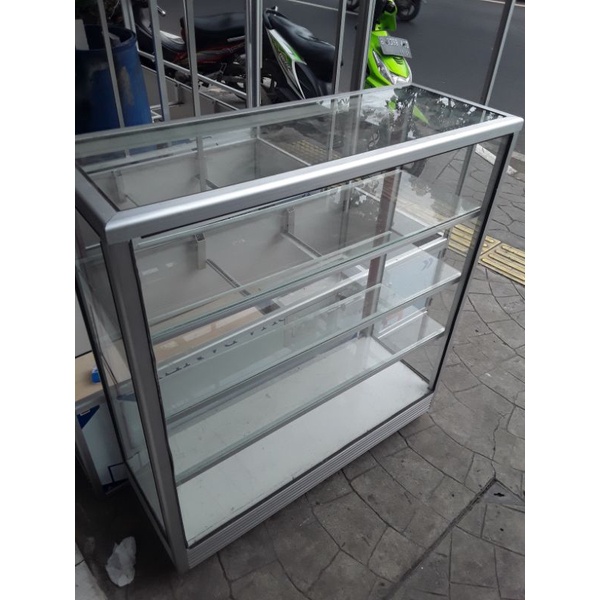 Etalase kaca etalase ATK Ukuran 1meter, 1,5, hingga 2meter