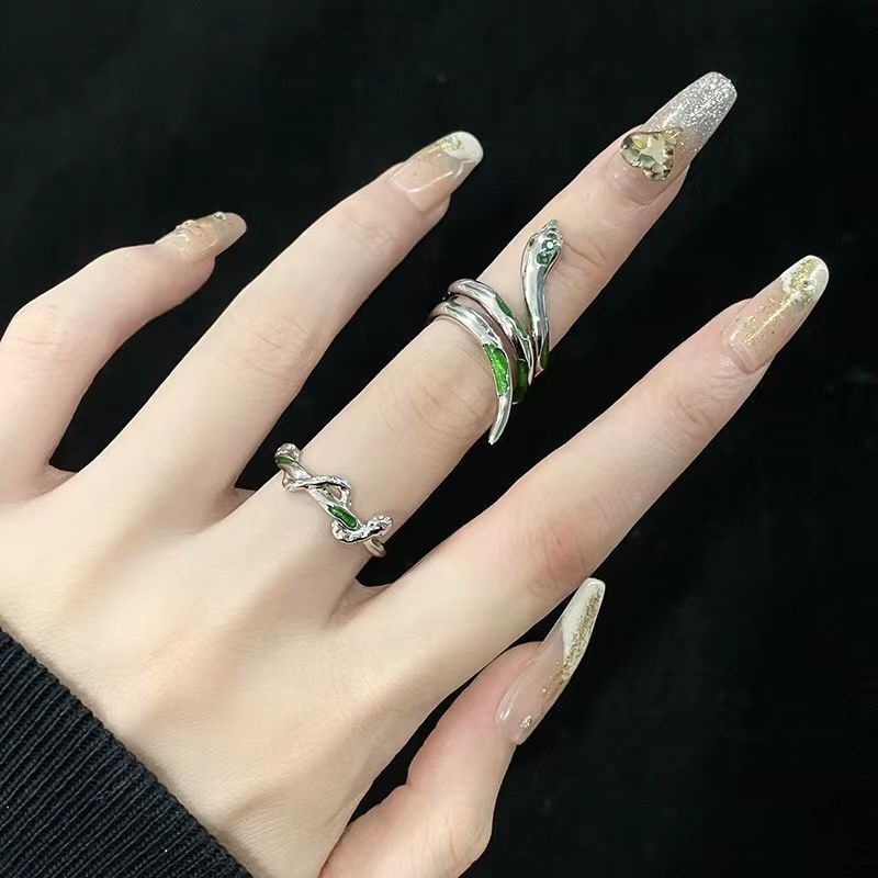 Aksesoris Cincin Ular Hijau Kepribadian Gelap Fashion