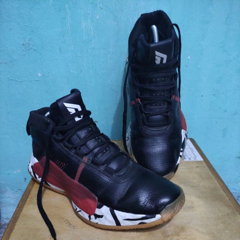 Sepatu second branded/ preloved/ thrift size 42