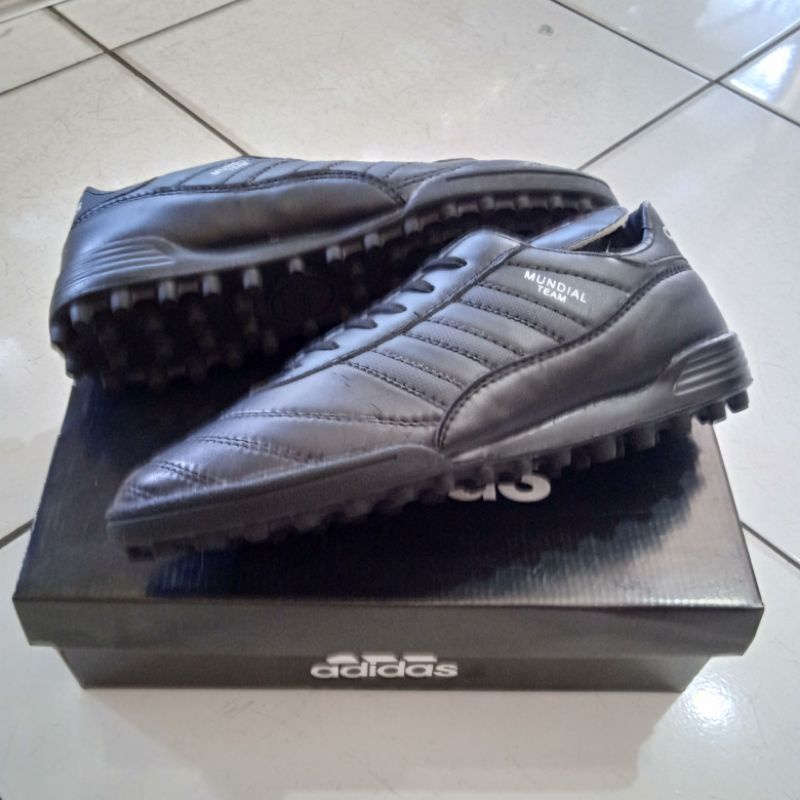 SEPATU FUTSAL ADIDAS COPA MUNDIAL TEAM ASTRO BLACK-WHITE TURF