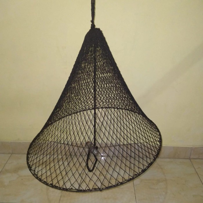 

IMPA 370583 - DAY SIGNAL BLACK CONICAL SHAPE