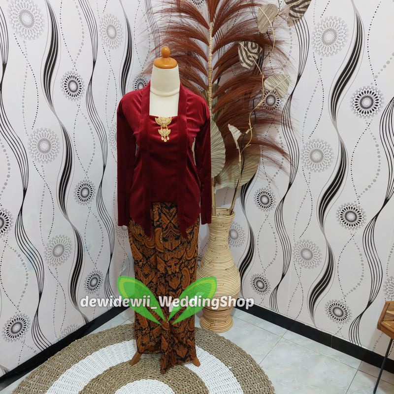 [Couple] Baju Prewedding / Baju Adat Jawa | Gambar Patung - Nuansa Hewes Maroon