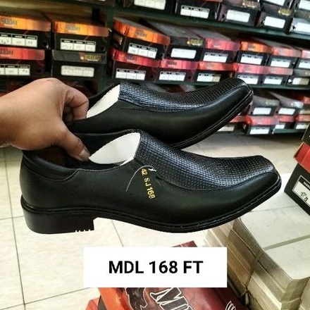 Sepatu pantofel kulit pria kantor,,sepatu kerja formal tampil lebih keren