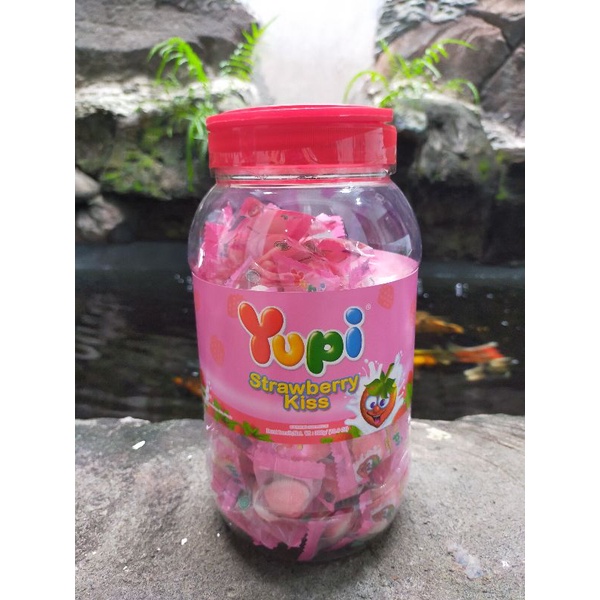 

Yupi strawberry kiss toples 300gr