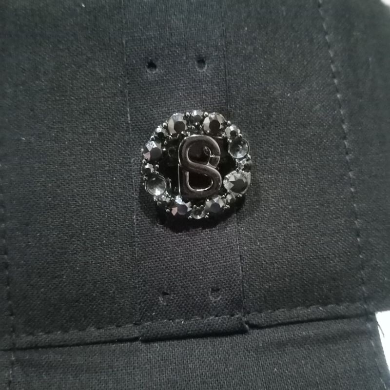 petite round brooch buttonscarves warna hitam lengkap tag box dan pita