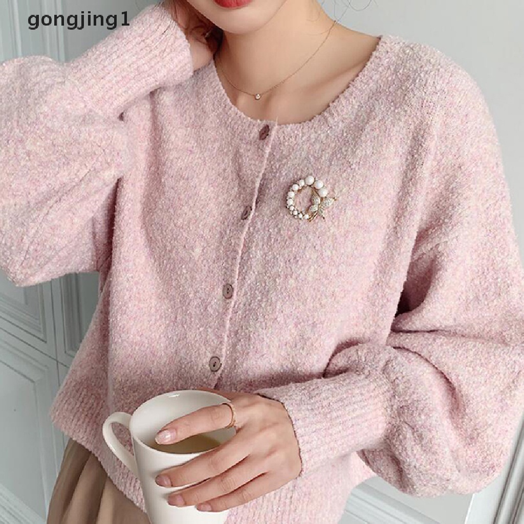 Ggg Fashion Pria Wanita Ladies Bros Lucu Huruf Raja Sweater Mantel Aksesoris Bros Pesta Pernikahan Bros Pin Berpohon Raja Surat Bros Mutiara Bros Perhiasan Hadiah ID