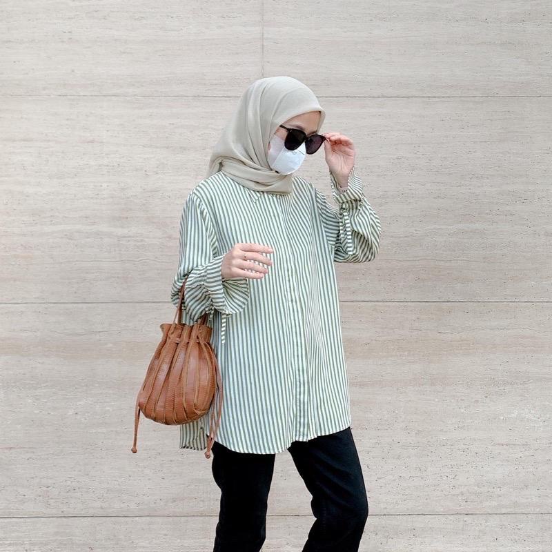 BEFAST- ZFS OOTD KEMEJA VANESA / KAMILA RAYON DIAMOND SHIRT / Kemeja Casual Motif Garis-Garis / Outfit Wanita Hijab Trendy / Fashion Kekinian Wanita Modis / Pakaian Daily Wanita Kerja/Kampus / HEM Wanita Stripe Terbaru / Atasan Lengan Panjang