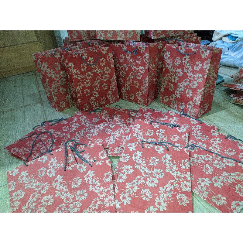 

Tas Paper bag paper bag tas kertas souvenir tas kado tas produk jualan tas souvenir tas baju pakaian oleh-oleh murah Uk 20×10×26