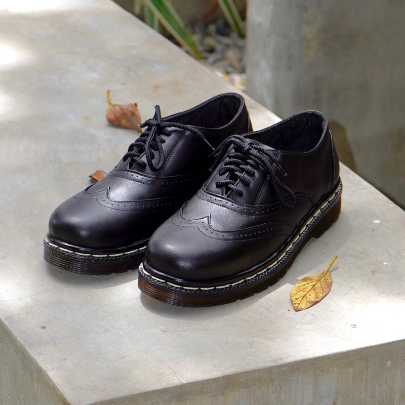 Sepatu kulit Wingtip MARROW