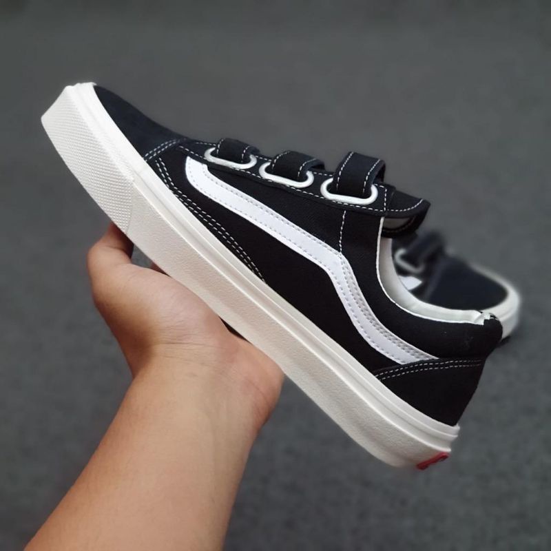 Sepatu Vans Oldskool Velcro Black White Hitam Putih Sneakers Pria Kets Putih Abu Kado Hadiah Sekolah Kuliah Kerja