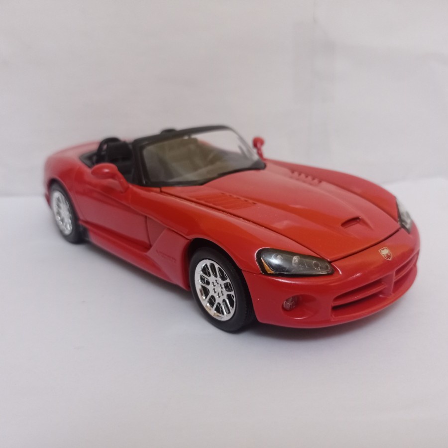 Diecast mobil Dodge Viper SRT welly 1:24 mobil mainan koleksi murah