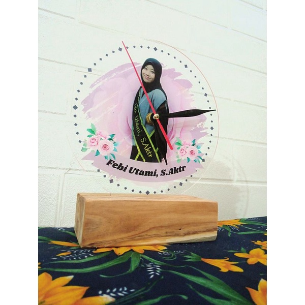 Kado Wisuda Jam - Jam Custom - Jam Akrilik - Jam bulat Akrilik